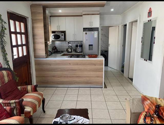 3 BEDROOM HOUSE FOR SALE IN LENTEGEUR